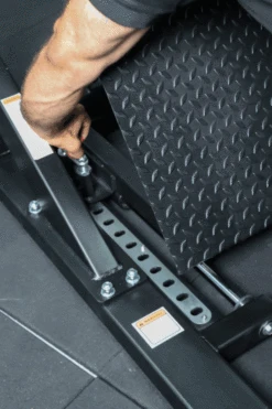 Body Iron Commercial Pendulum Squat Machine -HARBINGER Shop GIF1 BodyIronCommercialPendulumSquatMachine